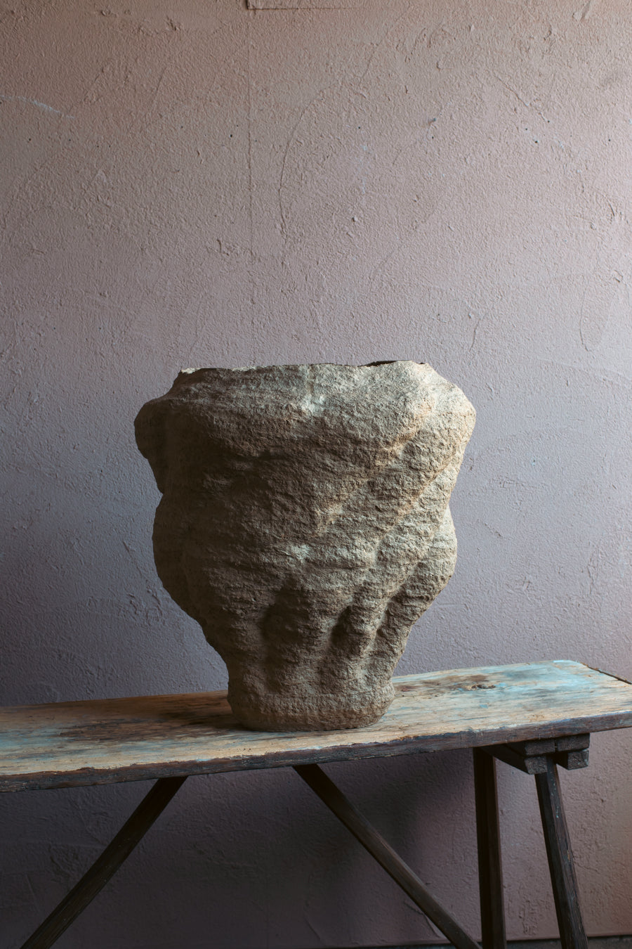 Langackerhäuslの再生紙パルプ彫刻ADOBE large no.1。大地のうねりを体現したダイナミックな造形が美しい、高さ57cmの一点もの大型彫刻。