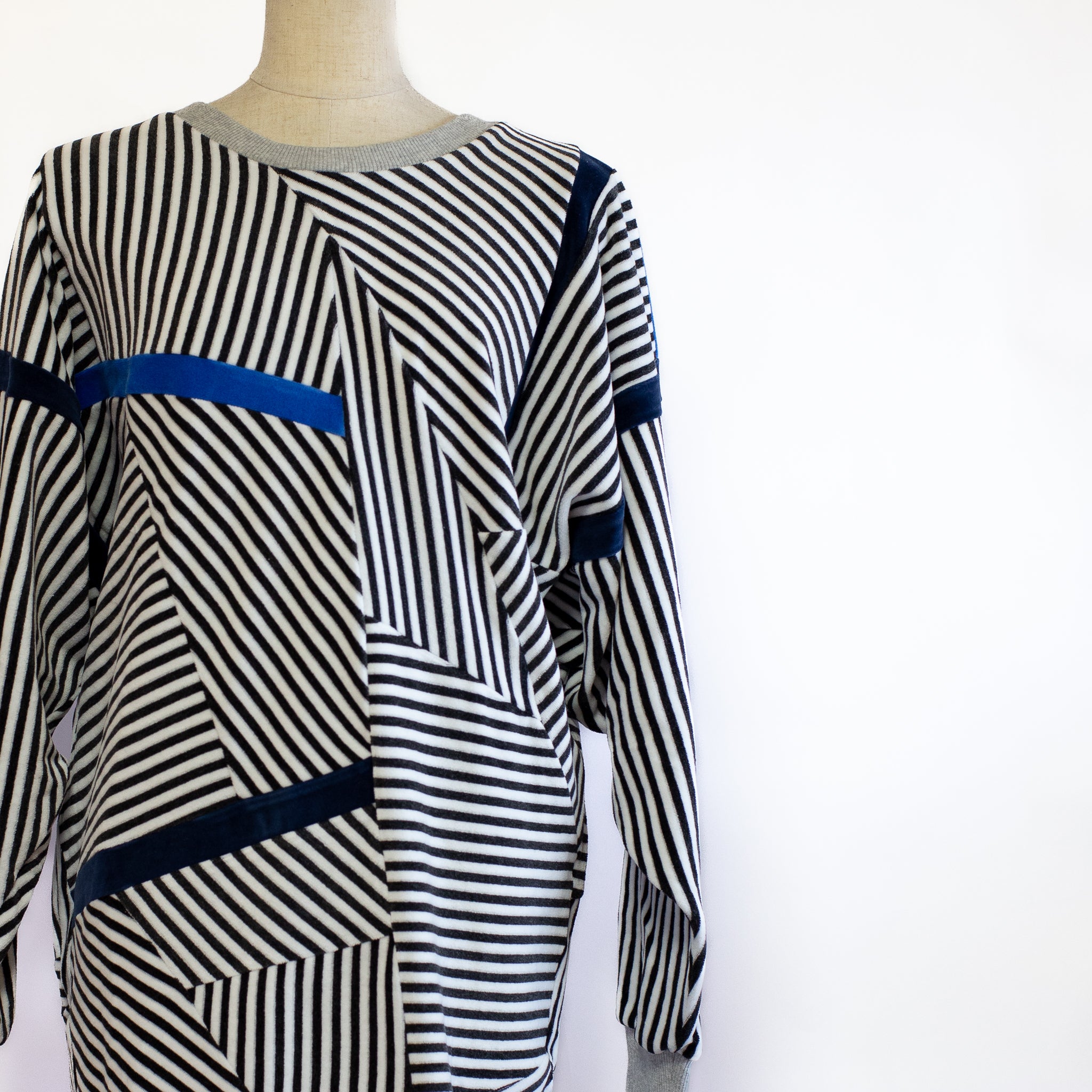 デザイナーズ・ストライプドレスセーター