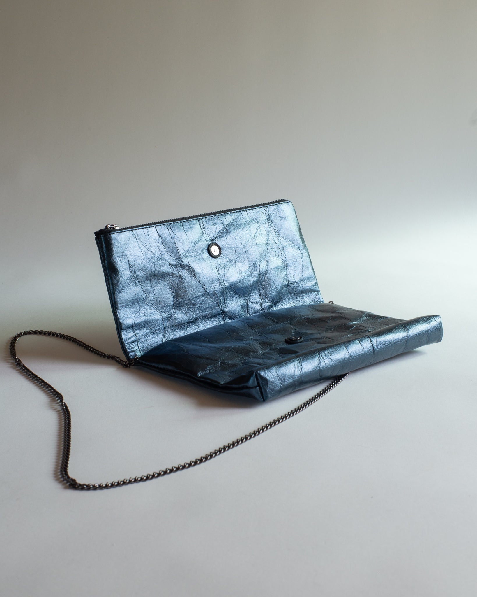 FOLDED CLUTCH