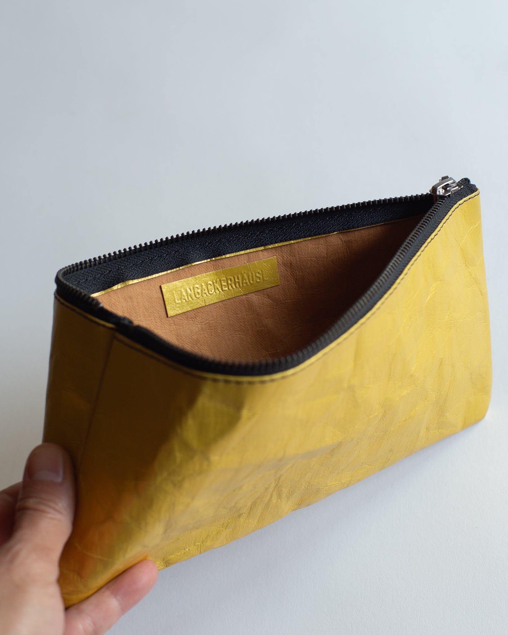POUCH