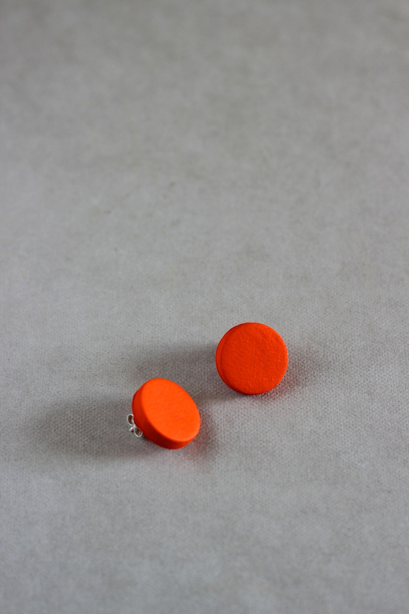 紙・ペーパージュエリー / Celeste single button earrings イヤリング