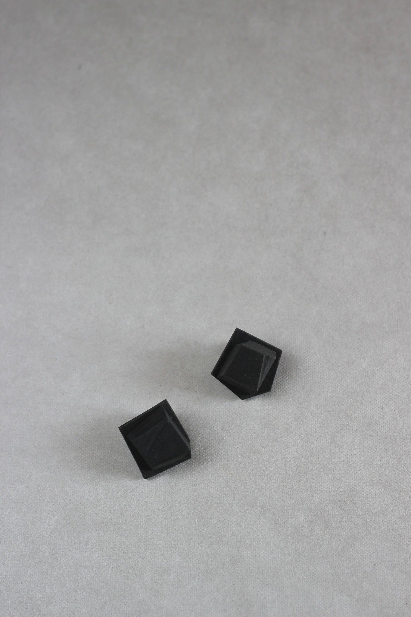 紙・ペーパージュエリー / Kristl button earrings イヤリング